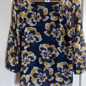 Cabi Lydia blouse  from London calling catalog. EUC